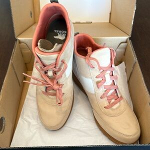 Sorel Evie Sport Lace, Nova Sand / Gum 2
Waterproof Boots Durable Stylish